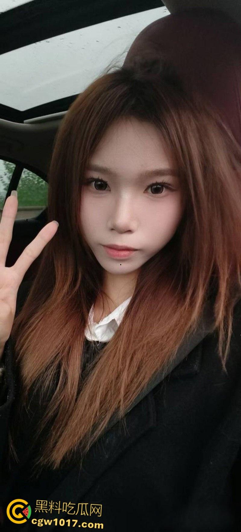 广州极品小骚货【黄沫莹】，JK短裙户外真空露出，露脸口交深喉舔屌，镜前疯狂打桩后入，嫩穴汁水横流！-3