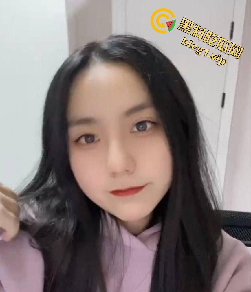 石家庄财经政法大学大二学妹『李相仪』被男友调教视频流出!黑丝开档掰穴跳蛋自慰!-1