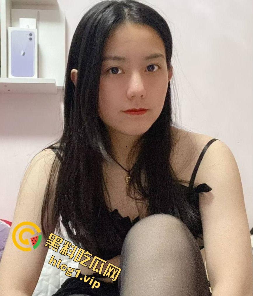 石家庄财经政法大学大二学妹『李相仪』被男友调教视频流出!黑丝开档掰穴跳蛋自慰!-7