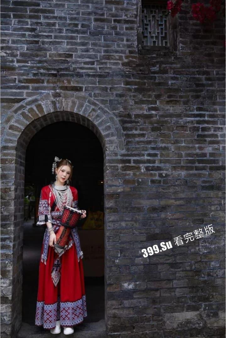 古风美女竟是 KTV小姐!广西河池南丹县火幕村母狗 #龙雨微 上班的时候喝醉 被扒光衣服剃毛 强制高潮!-7