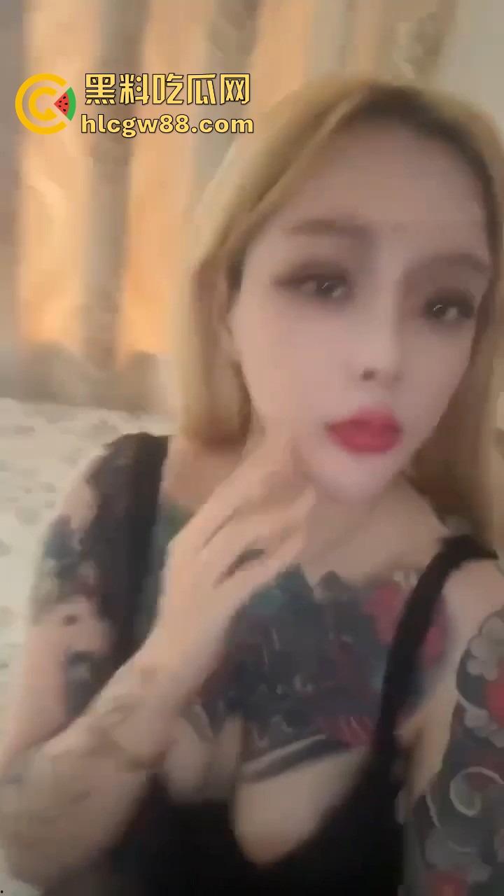 快手纹身网红【还能抱你吗】最新私拍流出，S型骚浪身材纹身认证，跟男友情趣内衣上演野性大战！-4