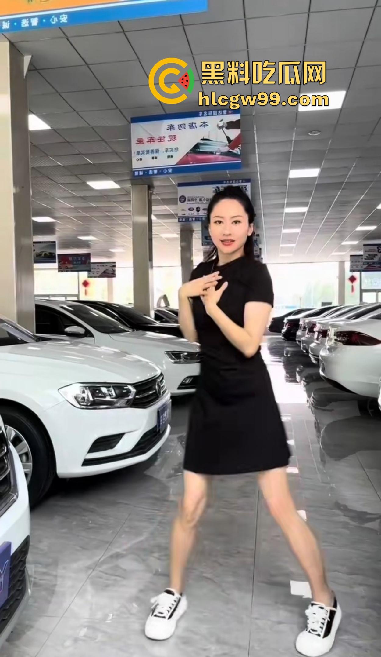 郑州卖车女主播一跳成名 跳绳甩胸直播卖二手车 胸甩得快飞出来了 粉丝看车还是看胸？-9