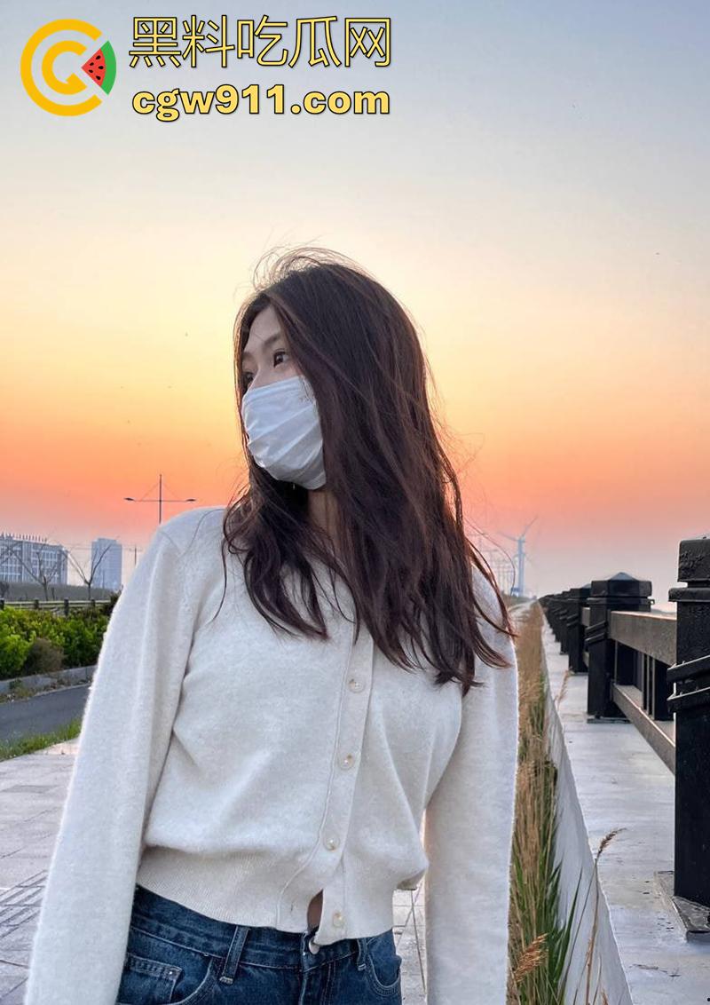 连云港师范学院173cm女神【伍思彤】,逆天长腿翘臀尤物,超爱吃鸡巴,但仅限于大屌,这翘臀真没谁了!-2