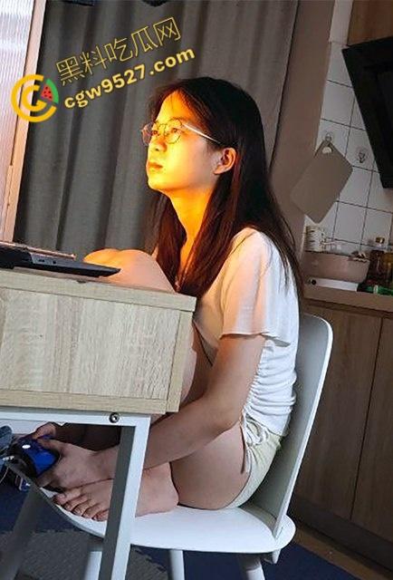 眼镜娘李林敏的双重人生! 白日宠物医师,夜晚性虐狂, 美乳大奶,骚逼粉嫩,刺激精彩不容错过-1