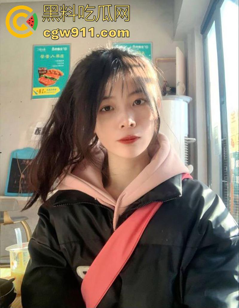 云南贵州娇小身材长腿美女【苏慧淼】，超爱吃屌的火辣嫩妹，肌肤白嫩美腿超长，被怒射一脸超刺激！-1