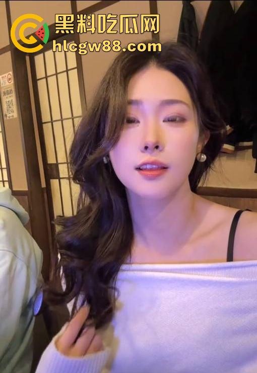 抖音极品高颜值网红【百利甜甜】黑丝学生装 露脸自慰 高级粉丝群福利大放送 先射为敬！-6