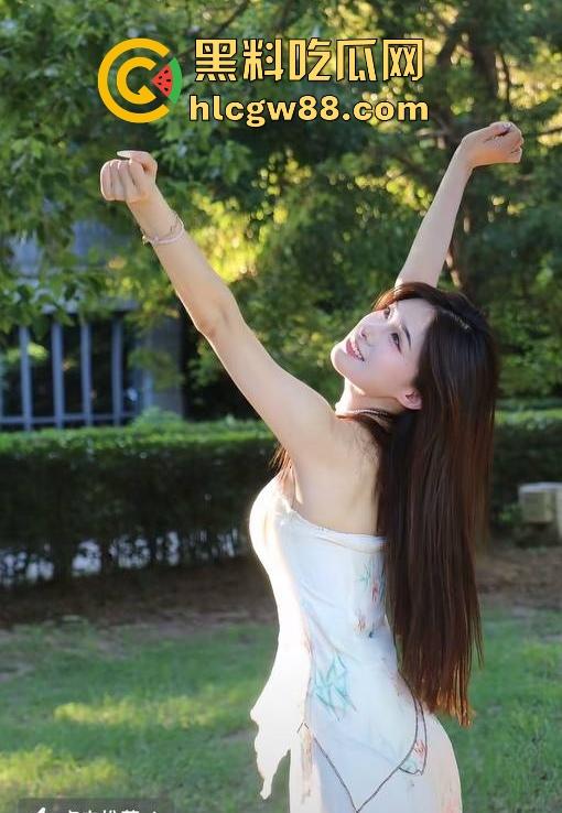 抖音极品高颜值网红【百利甜甜】黑丝学生装 露脸自慰 高级粉丝群福利大放送 先射为敬！-19