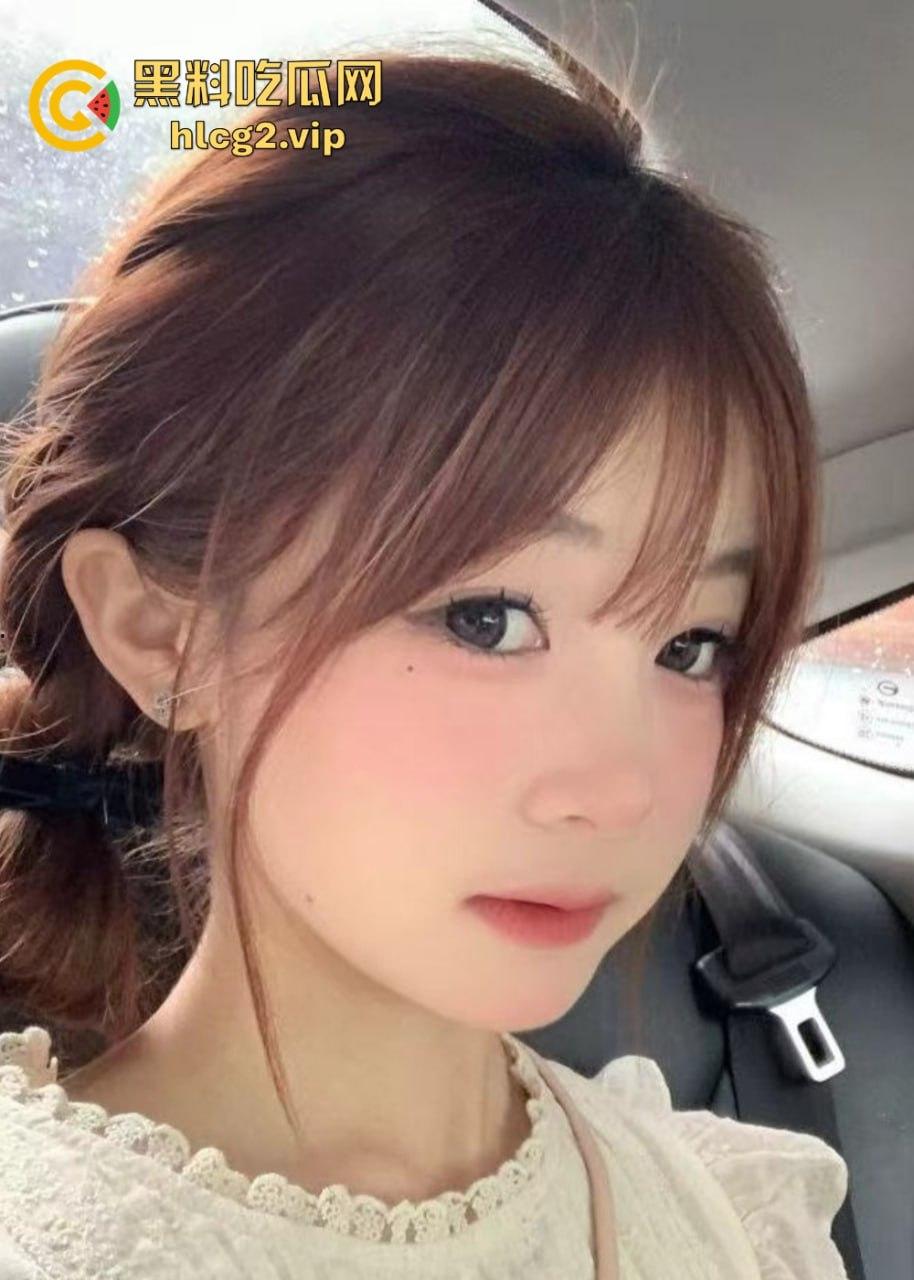 白虎嫩妹林维欣被男友后入爆操!蜜汁呻吟配合狂野抽插,微肉感身材太骚了!-3