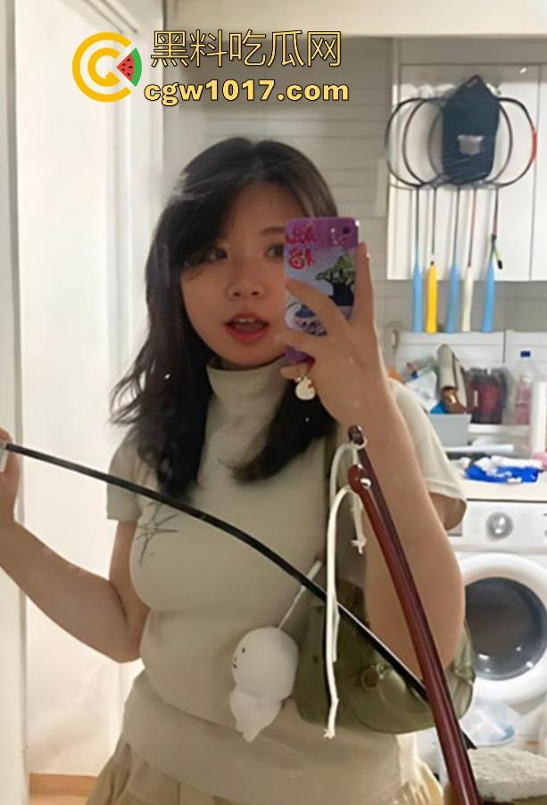 河北反差幼师【李小梦】人民好教师,白天讲课,晚上辅导大学生,微坦身材翘臀圆润,露脸深喉舔屌上位骑乘!-1