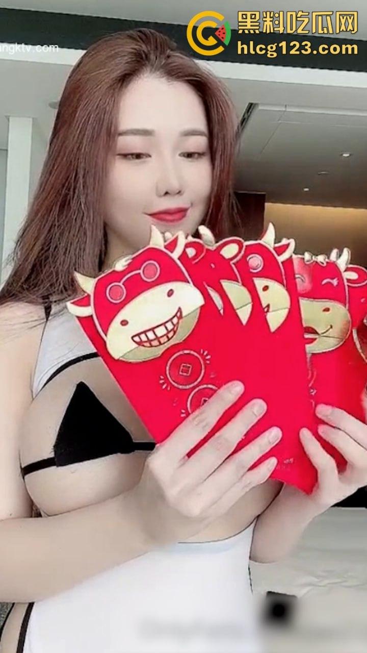 Onlyfans极品大奶网红【周甄娜】付费福利视频流出合集整理！各种道具露奶挑逗！-7