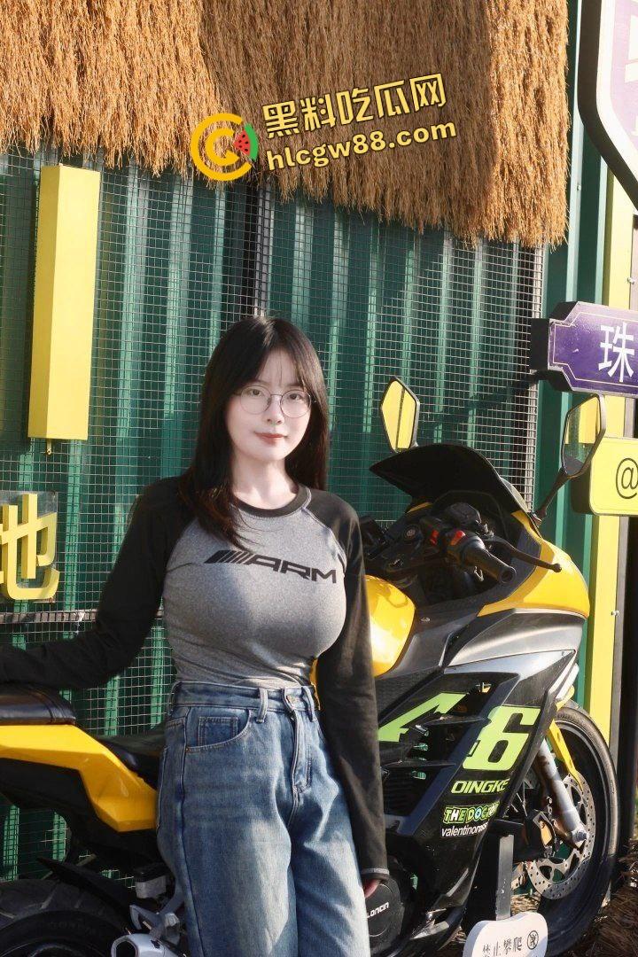 顶级天赋怪豪乳巨奶大雷骚鸡【沈娟】利用身体价值约炮多位单男,大奶还爱吞精回头客无数!-1