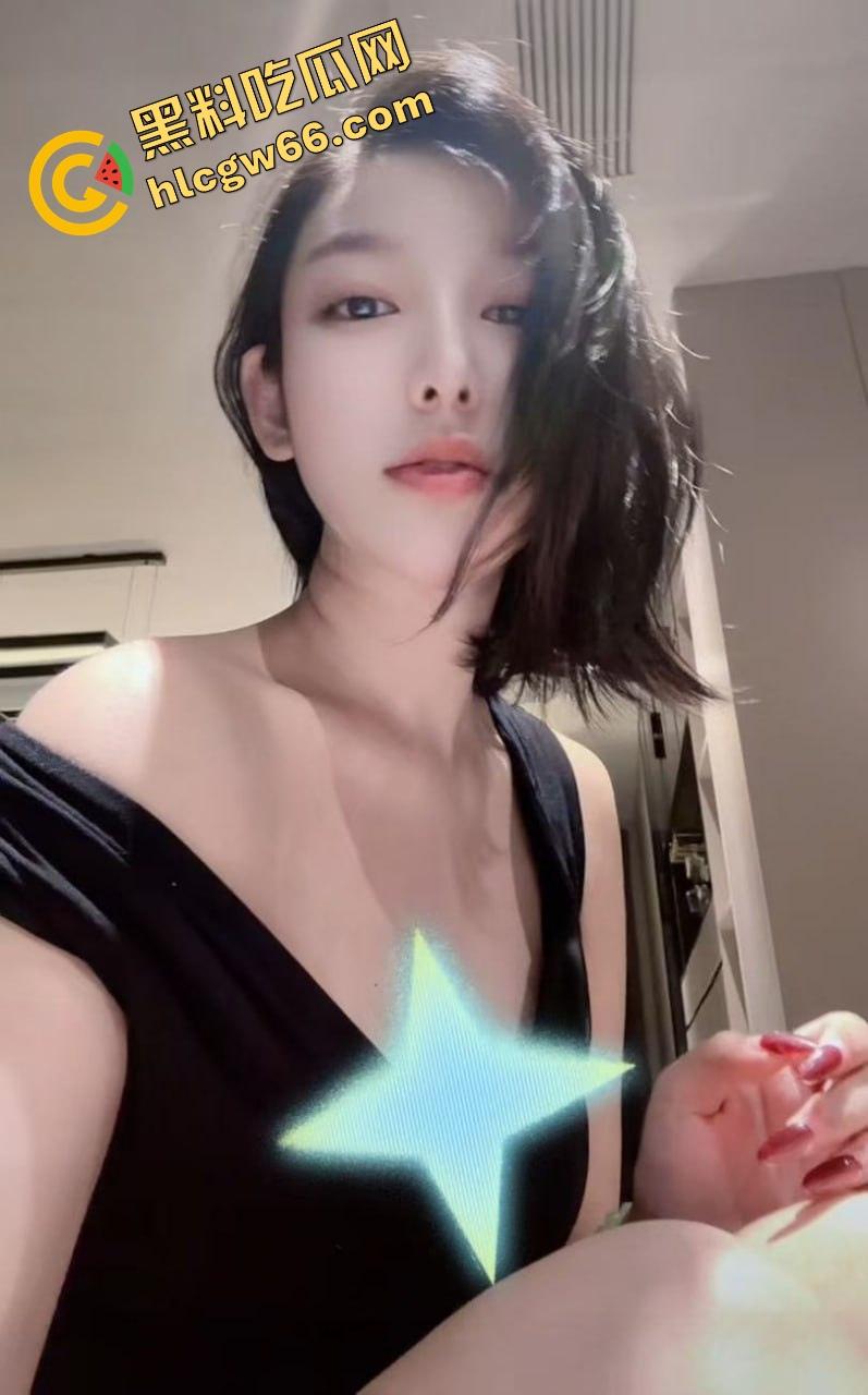 瓜友河南旅游顺路找了个伴游妹子,高铁还没到站就给口爆深喉,整节车厢都是她舔鸡巴的声音!-1