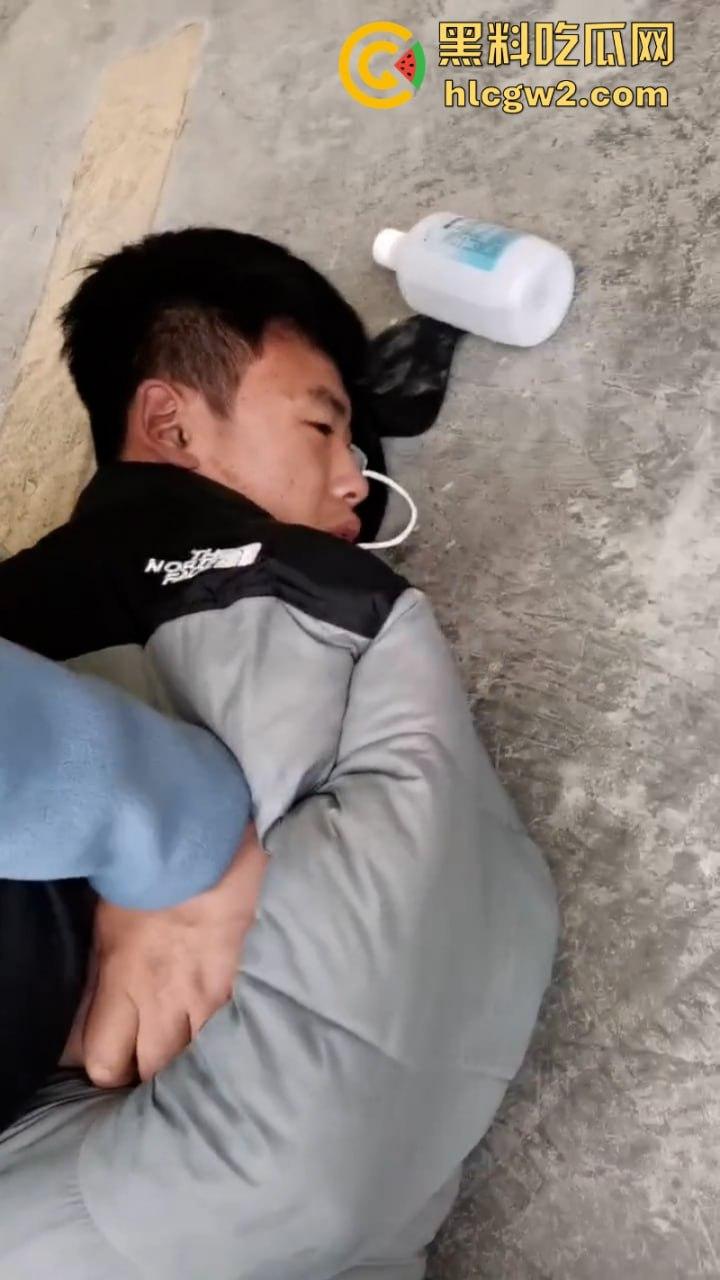 山东淄博小伙偷宝马车被车主发现当街扣押 年纪轻轻就在警局记录在册了-2