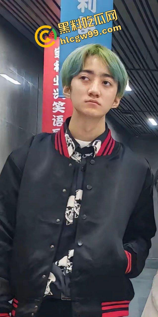 抖音黄毛精神小伙【蔡少】得吃小学未满18JK白丝妹，被女孩父亲撞见暴力殴打！原创独家曝光流出！-5