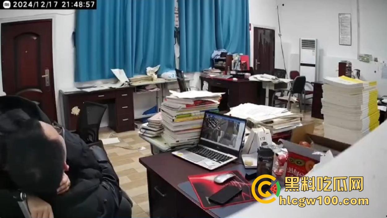四川达州铭任园高中爆出办公室勾引学生丑闻，监控全程记录，人前讲台上授课，人后办公室搞暧昧 教书变勾引术了？-6
