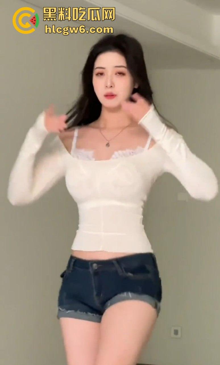 嫖娼遇十级美颜翻车实录 照片上是仙女 现实除了逼一样是逼货全不对板,灯一关哥们硬着头皮就开草!-6