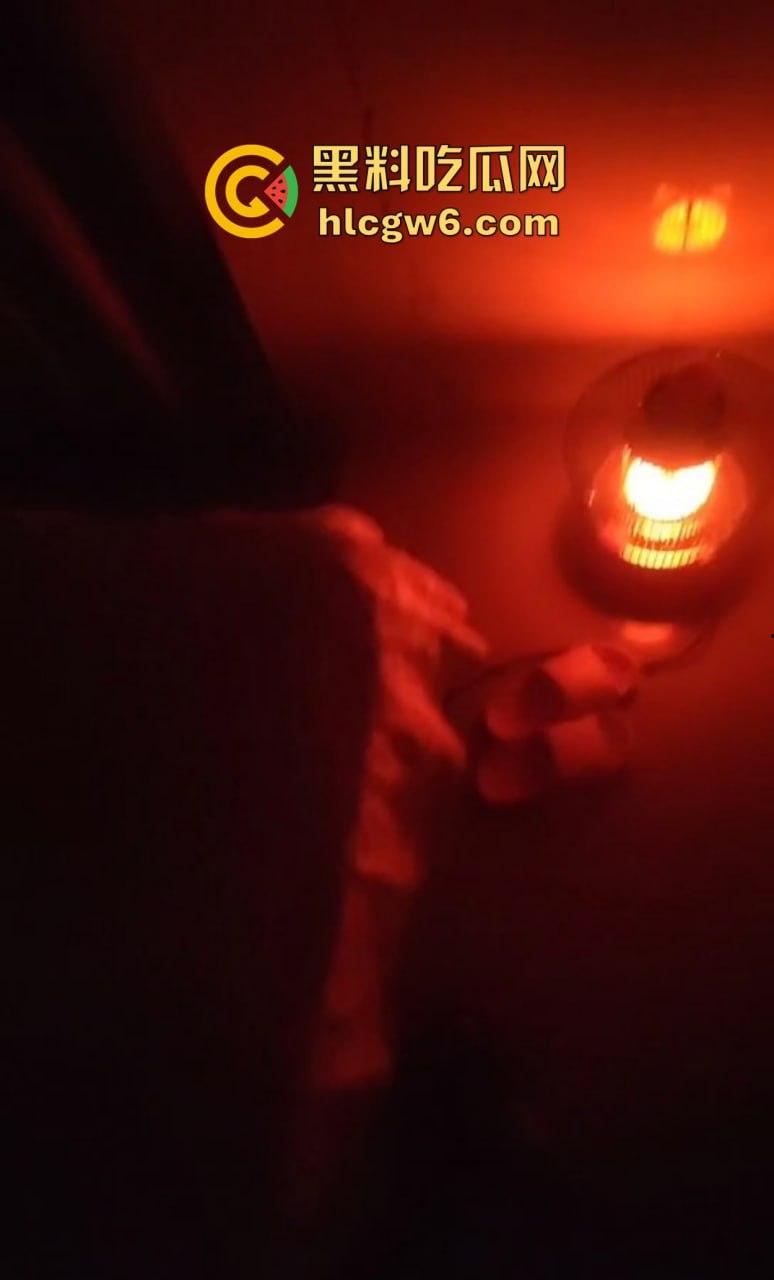 嫖娼遇十级美颜翻车实录 照片上是仙女 现实除了逼一样是逼货全不对板,灯一关哥们硬着头皮就开草!-7