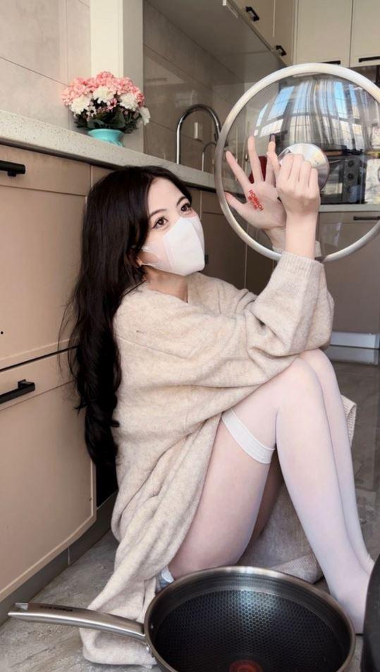 千呼万唤始出来，抖音“刘二萌”微密圈-9