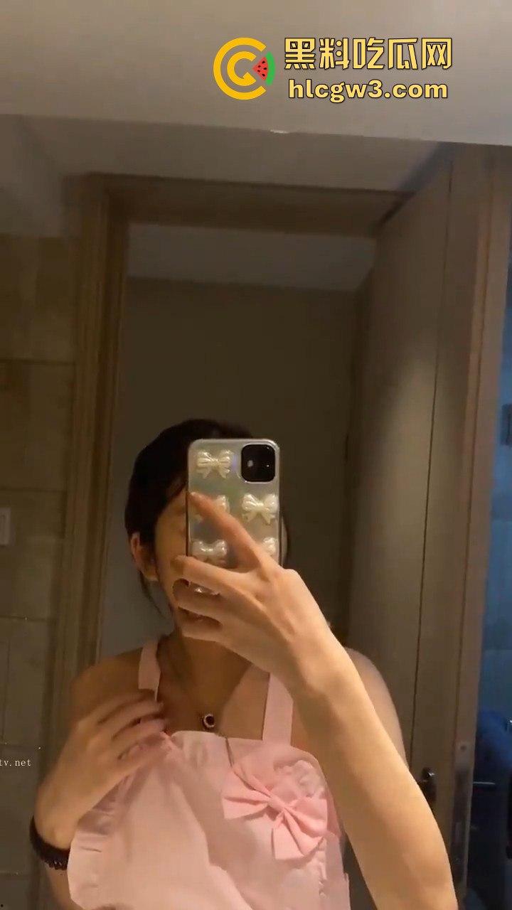 抖音网红【刘悦】性爱视频泄露黑丝情趣内衣骚翻全场，床上叫到嗓子哑，骚货就是骚货！-13