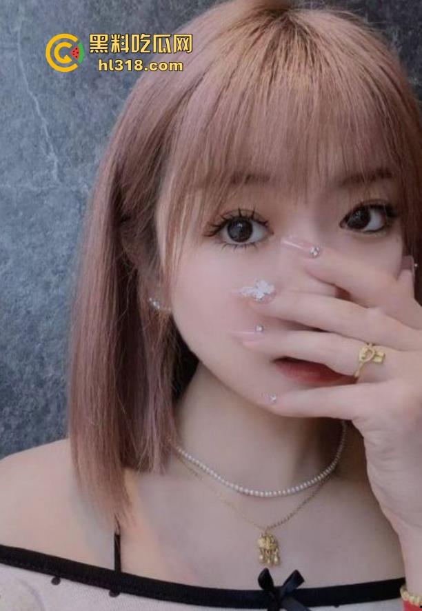 趁着家里没人，终于可以跟嫂子翻云覆雨一番，满足这饥渴已久的小骚货，高潮过后竟主动要求吞精！-1