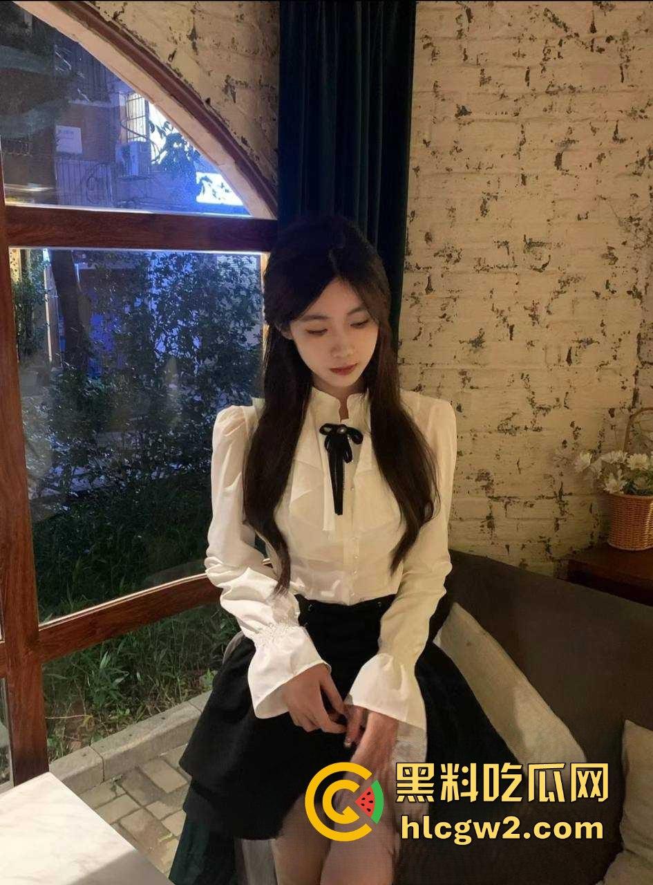 厦门永劫网瘾少女『方若瑶』被爆！骚得无药可救 全网最粉粉嫩鲍鱼被无套乱操，舔鸡巴舔到满脸精液！-10