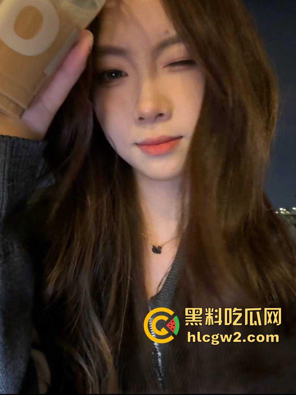 厦门永劫网瘾少女『方若瑶』被爆！骚得无药可救 全网最粉粉嫩鲍鱼被无套乱操，舔鸡巴舔到满脸精液！-17