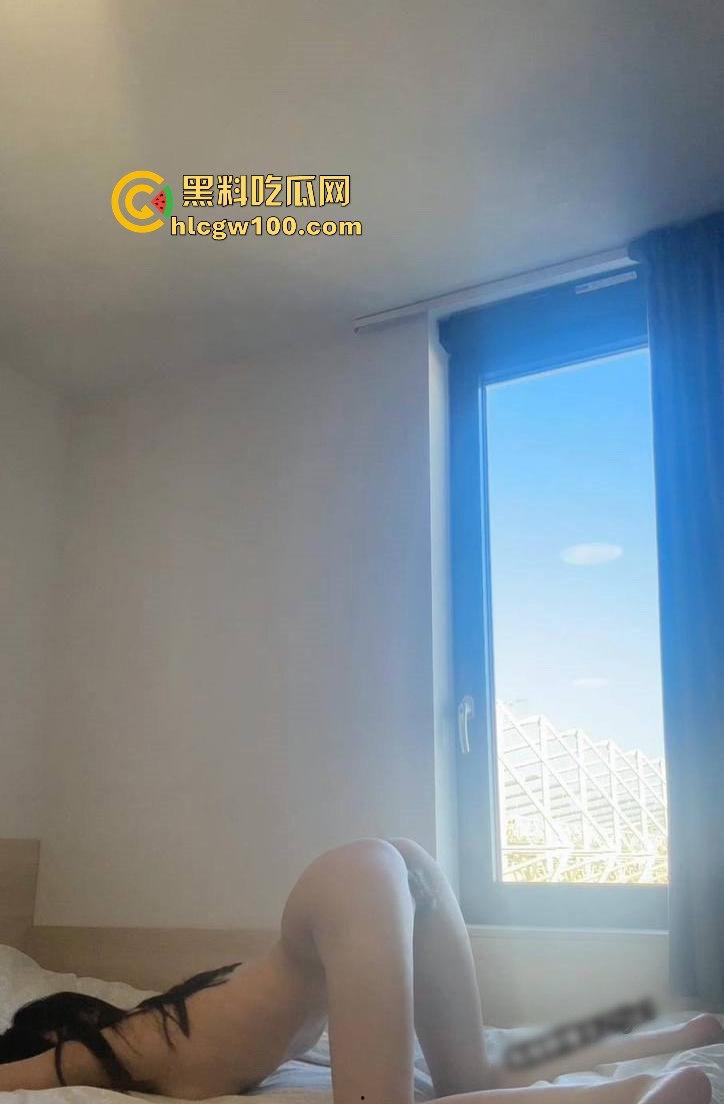 武汉反差女友【高子希】性爱视频流出，高冷御姐秒变风骚母狗，粉嫩小穴被狠狠的征服！-9