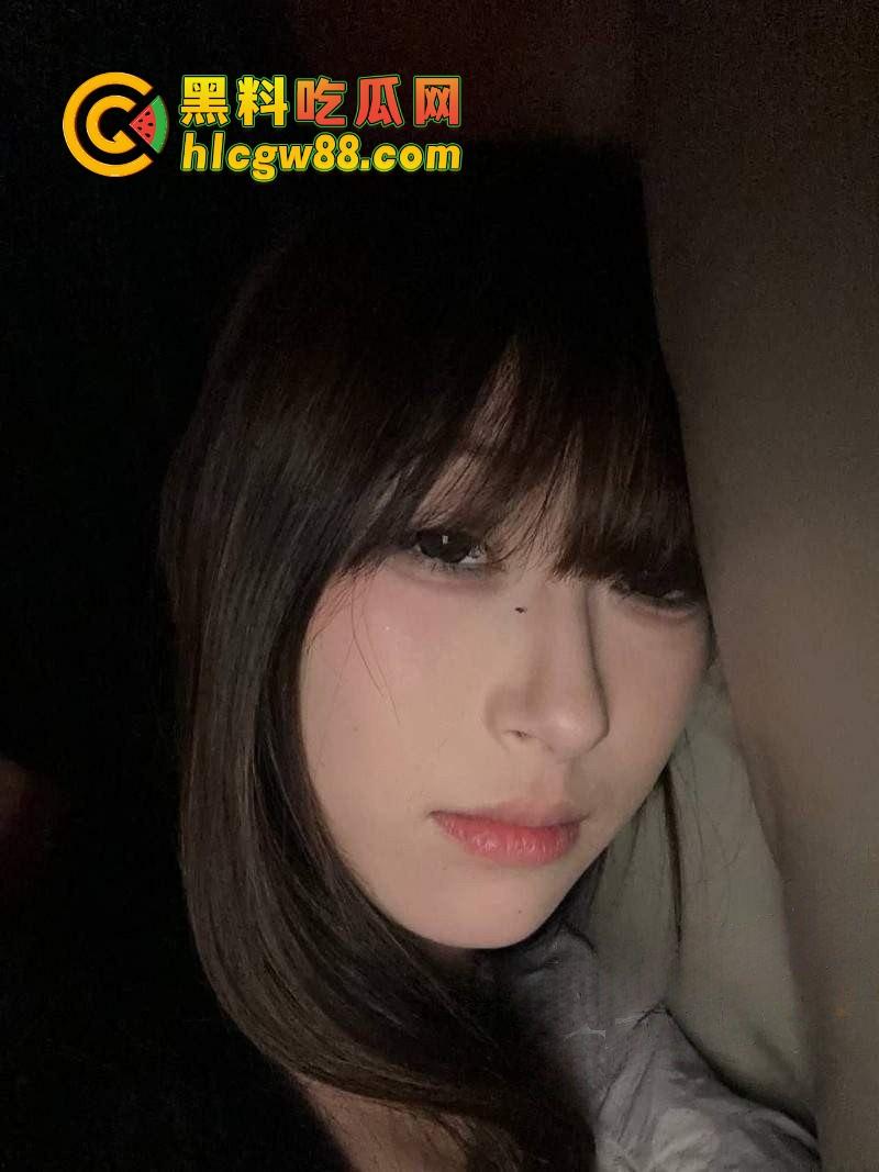 芜湖学生妹『李娜』极品骚货经期还浴血操翻，长腿冷脸反差婊，骑鸡巴狂摇逼水喷炸，镜头前吃屌嗨到爆！-2