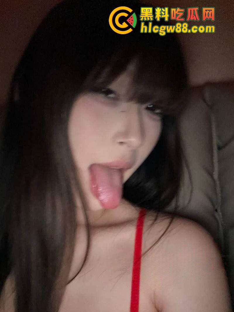 芜湖学生妹『李娜』极品骚货经期还浴血操翻，长腿冷脸反差婊，骑鸡巴狂摇逼水喷炸，镜头前吃屌嗨到爆！-3