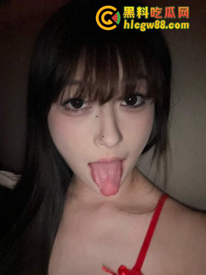 芜湖学生妹『李娜』极品骚货经期还浴血操翻，长腿冷脸反差婊，骑鸡巴狂摇逼水喷炸，镜头前吃屌嗨到爆！-4