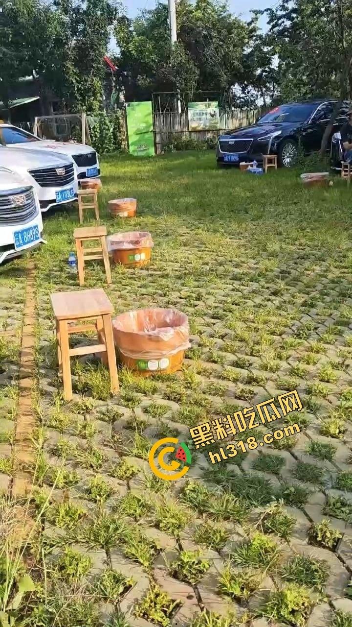 凯迪拉克聚会开到野外，把全会所女人都包了，足浴热舞酒水不断，真有你的凯之星！奢靡盛宴谁能比？-7