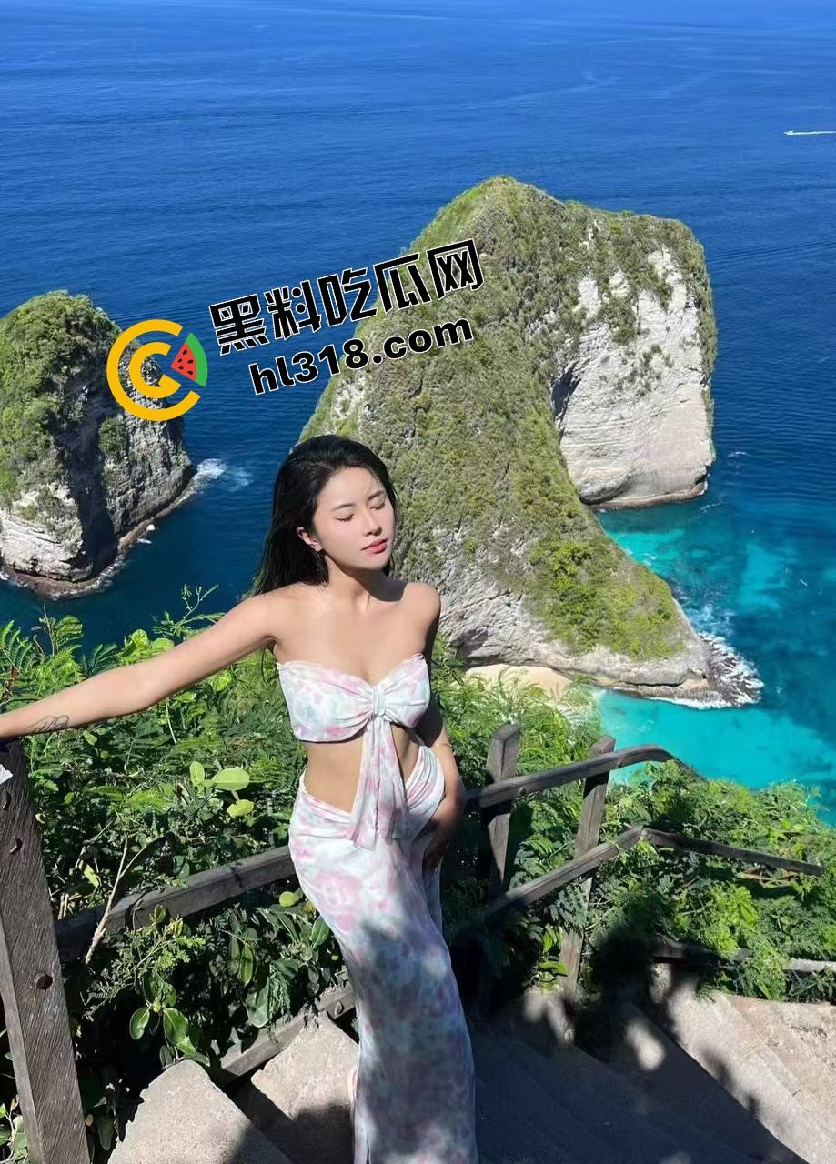 舔狗极限受虐，全裸当狗钻裤裆只为肏屄，双S女主一个御姐拿皮鞭一个JK妹子加油，操逼得先钻十圈！-2