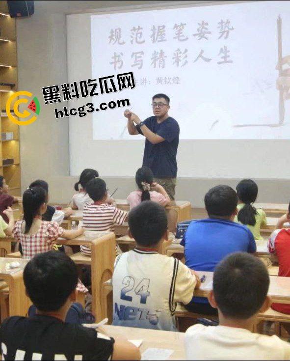 活久见！重庆书法老师『黄钦煌』爱上年轻大奶幼师 回家闹离婚 跳楼威胁妻子未果 坠楼死亡！-3