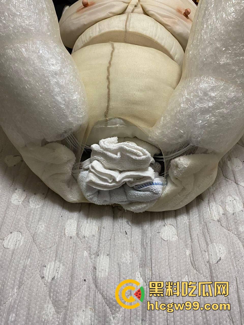 高手在民间！牛人自制毛巾纸人娃娃，硅胶保安娃娃眼珠子都吓掉了，兄弟你能不能整点阳间的玩意儿？-4