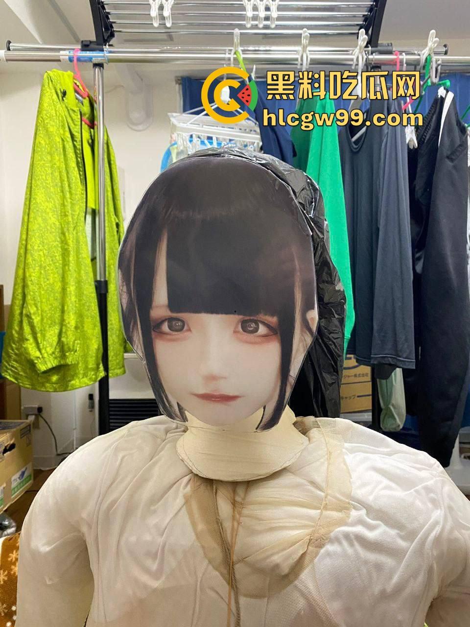 高手在民间！牛人自制毛巾纸人娃娃，硅胶保安娃娃眼珠子都吓掉了，兄弟你能不能整点阳间的玩意儿？-5