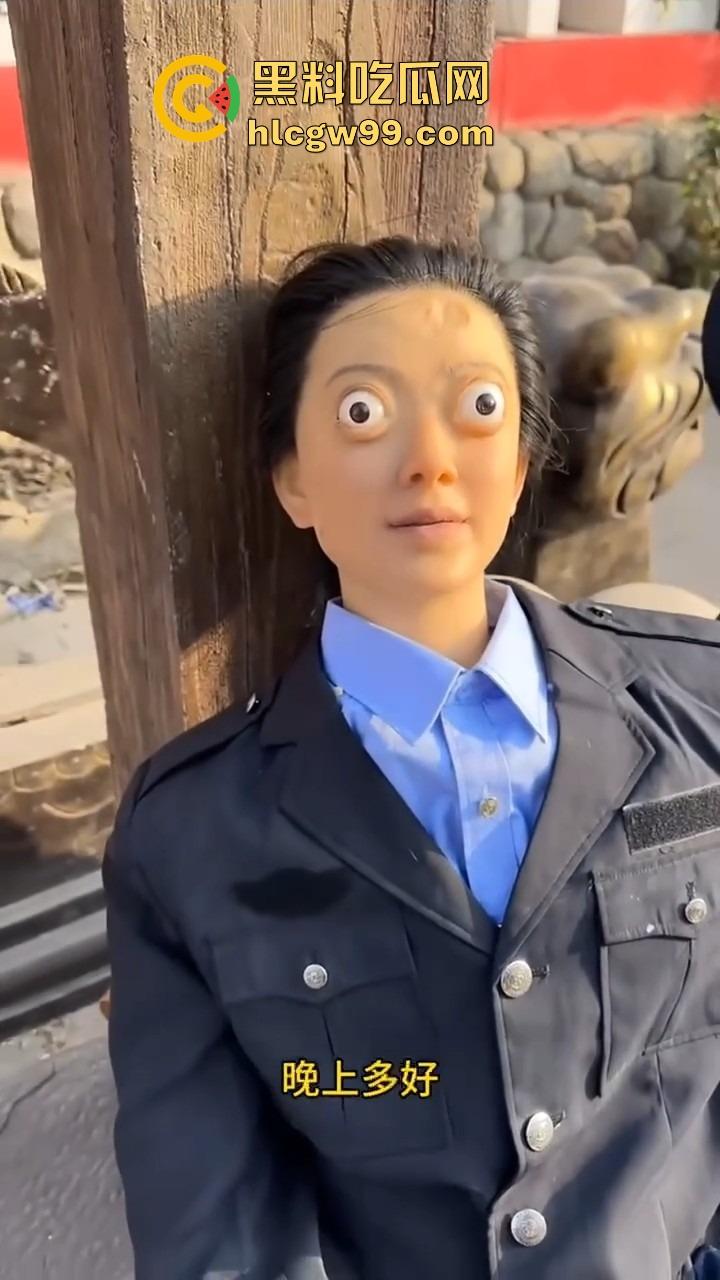 高手在民间！牛人自制毛巾纸人娃娃，硅胶保安娃娃眼珠子都吓掉了，兄弟你能不能整点阳间的玩意儿？-11