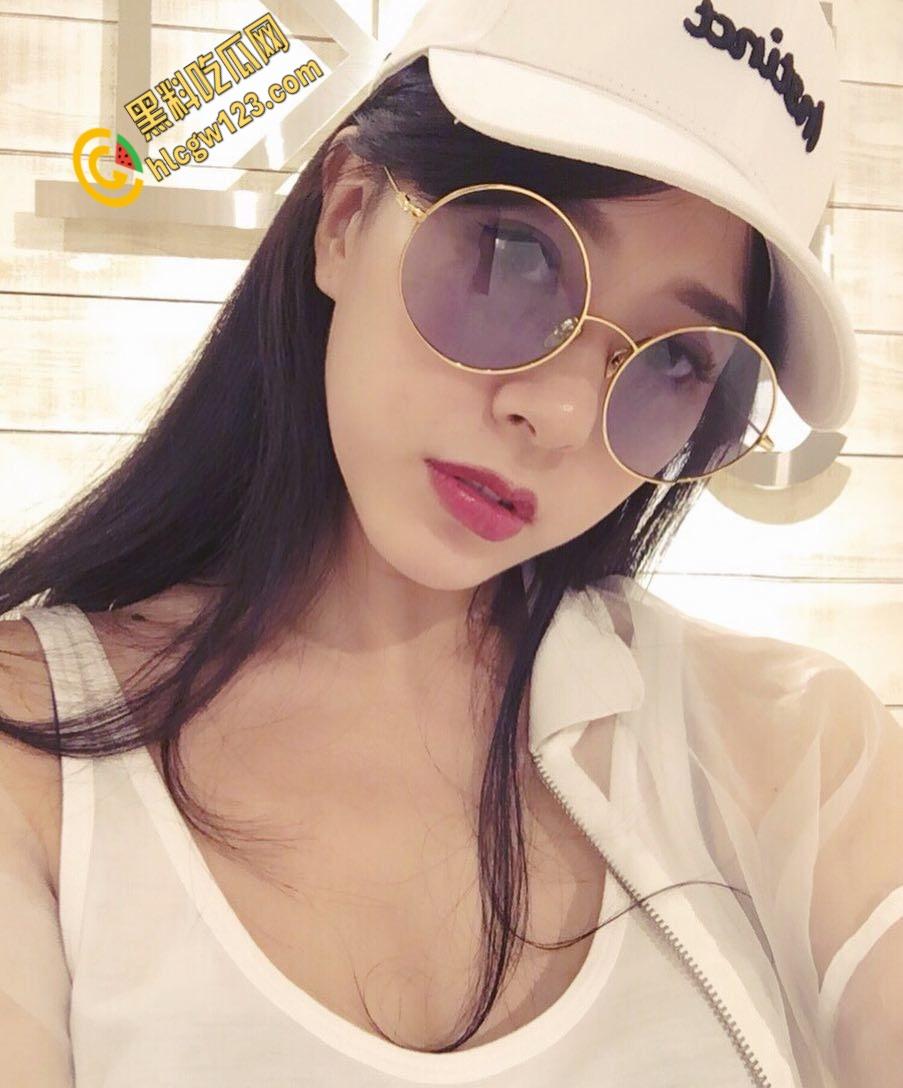 重庆主播【郝娜】直播露乳擦边，私下偷会大哥，菊花被捅被干的一直发抖 ！-1