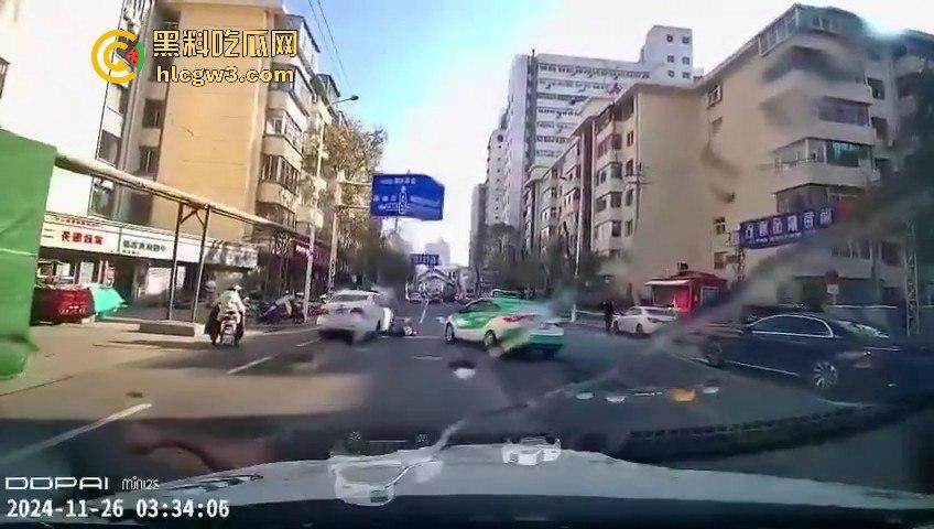 甘肃兰州城关区男子驾车撞伤行人后逃逸 接着又撞伤三人，疯狂逃亡路上再造惨剧！-7