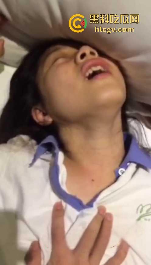 高中生校服约炮成新潮?放学后酒店开房玩无套颜射吞精,年轻一代的会玩超出想象!-3