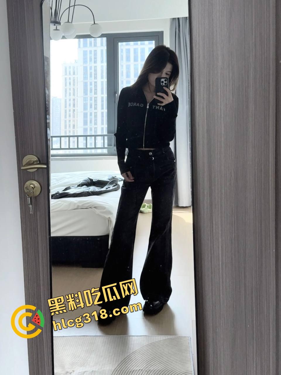 海角乱伦大神新作，野外水库边操得亲姐狂喷水，路人大爷驱赶中抠逼也能高潮！-2