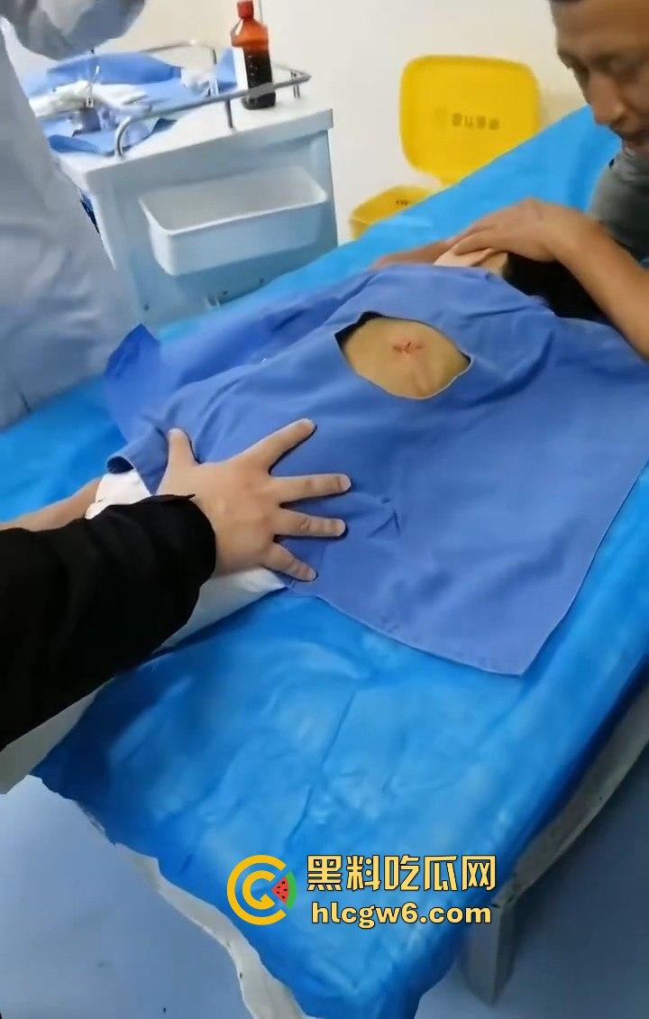 江西赣州母女在公园散步被四条野狗攻击撕咬,扯下来的肉被吃掉,暴露性伤口可以塞进一只手-7