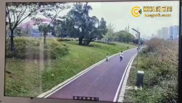 江西赣州母女在公园散步被四条野狗攻击撕咬,扯下来的肉被吃掉,暴露性伤口可以塞进一只手-11