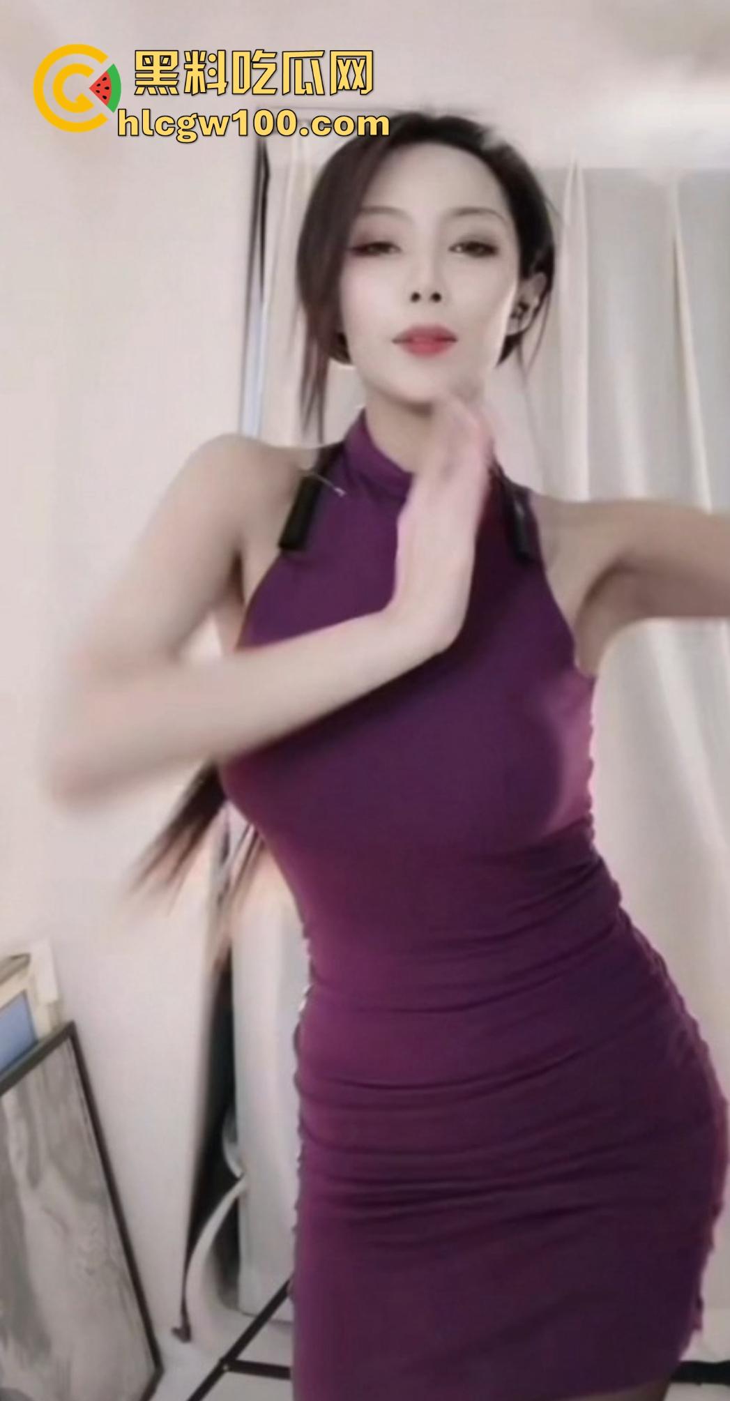 抖音快手高学历骚货【思刀普】视频外流,炮机插穴骚到飞天,情趣内衣一字马淫舞掰腿露逼,高知母狗的淫荡秀真6!-4