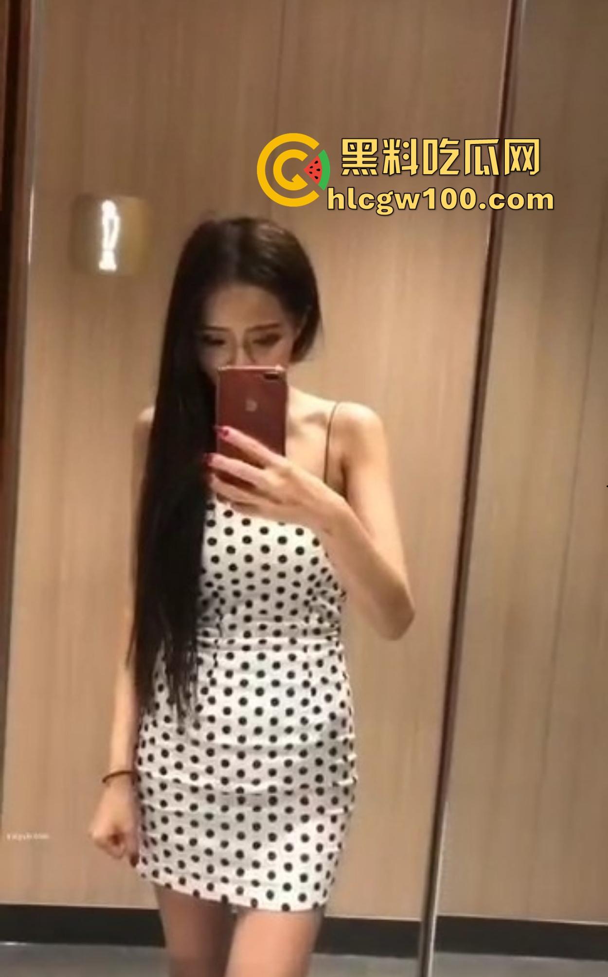 抖音快手高学历骚货【思刀普】视频外流,炮机插穴骚到飞天,情趣内衣一字马淫舞掰腿露逼,高知母狗的淫荡秀真6!-6