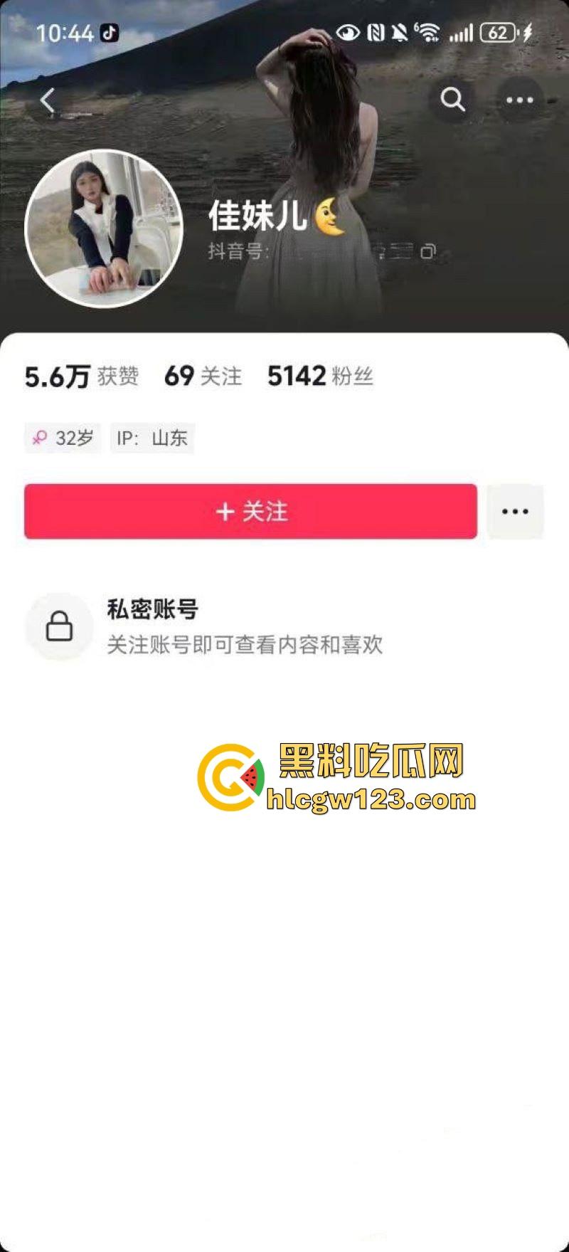 520抓奸撕逼大戏!新泰世纪缘珠宝【马丙翠】插足婚姻被原配当场暴打 从商场里揍到大街 保安都拦不住!-2