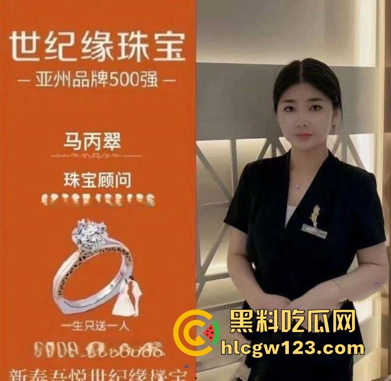 520抓奸撕逼大戏!新泰世纪缘珠宝【马丙翠】插足婚姻被原配当场暴打 从商场里揍到大街 保安都拦不住!-3