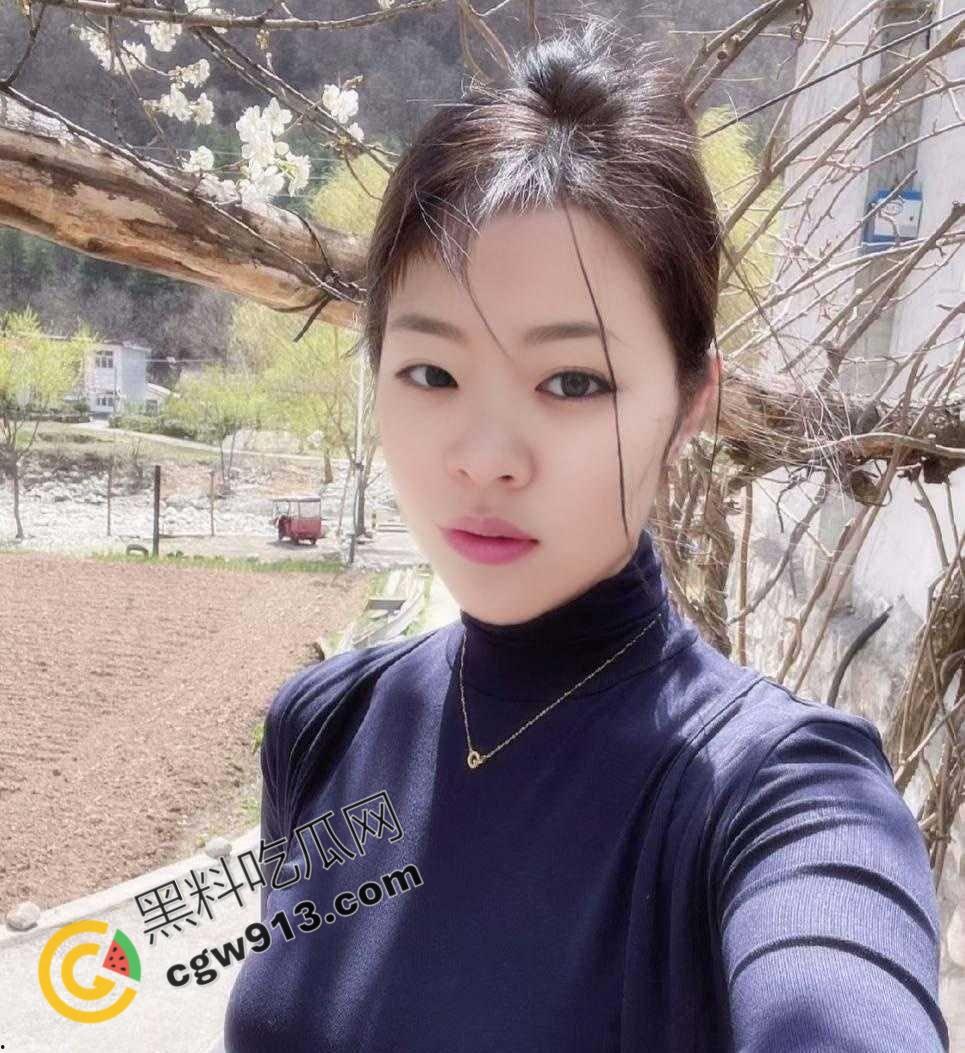 湖南怀化气质人妻张雨梅出轨大屌网友，床上原形毕露，羞涩嫩穴被抽插爽翻天-1