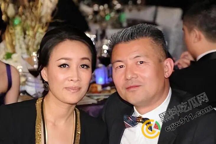 华语天后【那英】婚姻危机！老公【孟桐】千金包下会所，猛烈爆操美女骚穴，视频曝光炸裂，骂声一片！-11