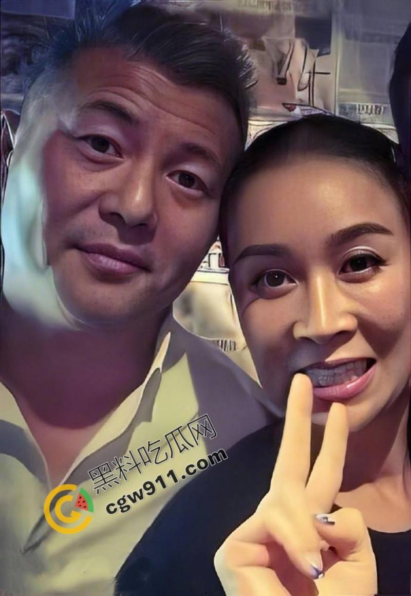 华语天后【那英】婚姻危机！老公【孟桐】千金包下会所，猛烈爆操美女骚穴，视频曝光炸裂，骂声一片！-17