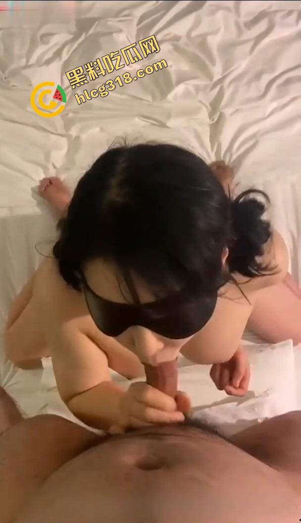 白皙爆奶骚少妇蒙眼深喉只为更刺激,口交成瘾只为极致高潮,这场激情你敢看完吗?谁能不心动?-12